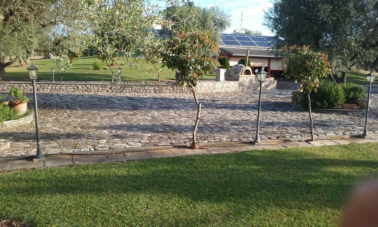Studio With Tenis Court And Mini Basket Apartment Aigio Bagian luar foto